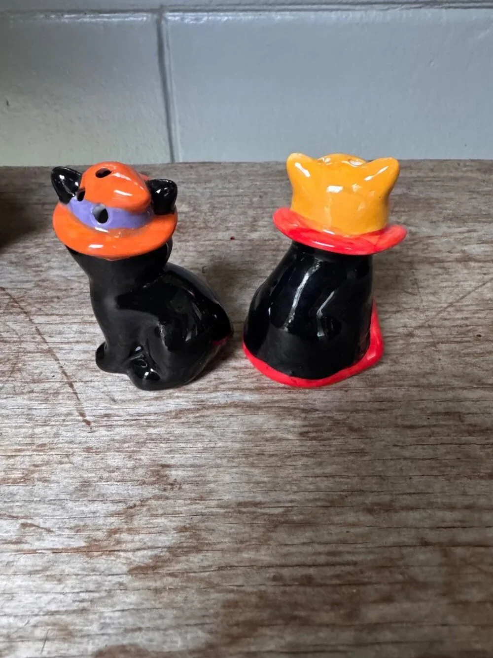 Cracker Barrel Halloween Cat Salt Pepper Shakers Ceramic Vampire Witch Pair New - Picture 3 of 7